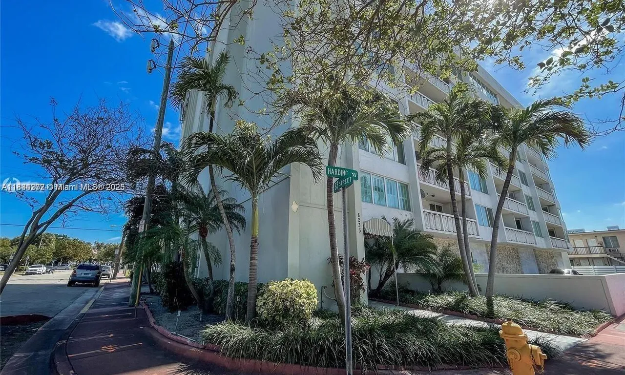 8233 Harding Ave # 204, Miami Beach FL 33141
