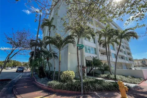 8233 Harding Ave # 204, Miami Beach FL 33141