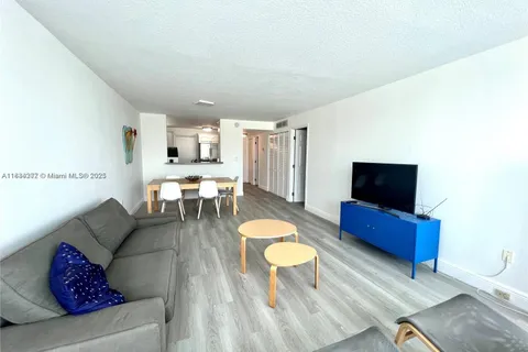 8233 Harding Ave # 204, Miami Beach FL 33141
