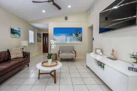 6528 SW 30th St # 1, Miami FL 33155