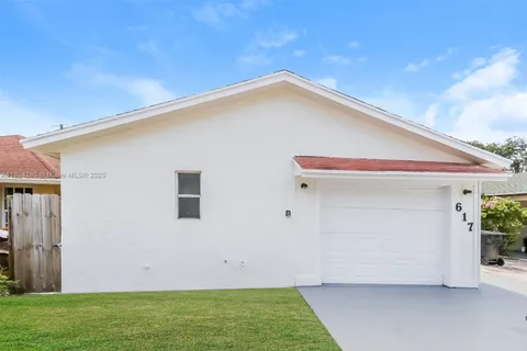 617 S A St, Lake Worth FL 33460