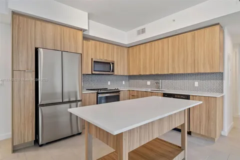 2150 N Bayshore Dr # 2409, Miami FL 33137