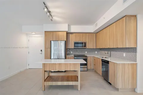 2150 N Bayshore Dr # 2409, Miami FL 33137