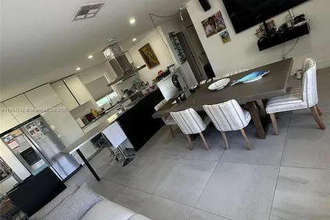 2612 NE 206 th St, Miami FL 33180