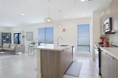 8301 NW 41st St # 404, Doral FL 33166