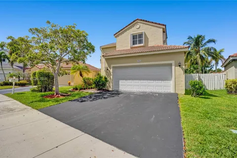 797 Chimney Rock Rd, Weston FL 33327