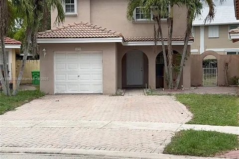 5490 NW 92nd Ave, Sunrise FL 33351