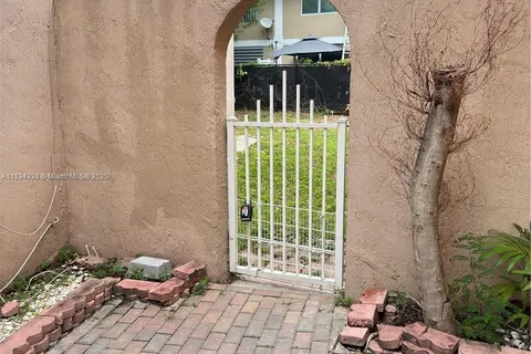 5490 NW 92nd Ave, Sunrise FL 33351