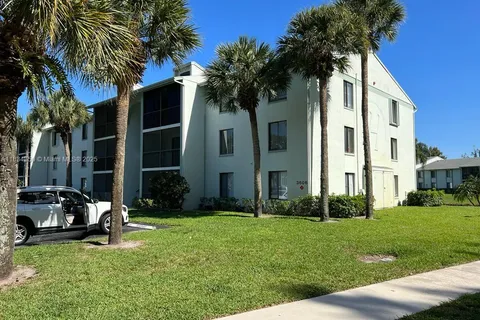 3606 Alder Dr # F2, West Palm Beach FL 33417