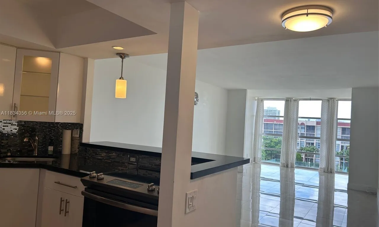 2001 Atlantic Shores Blvd # 516, Hallandale Beach FL 33009
