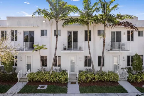 2610 NE 213 STREET # 104, Aventura FL 33180
