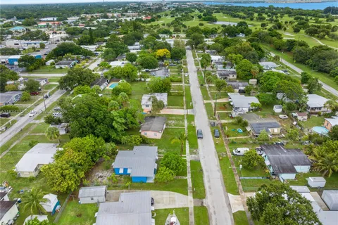 2107 Golfview Ct, Fort Pierce FL 34950