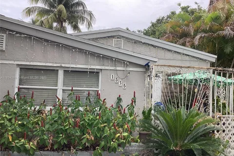 1535 NE 171st St, North Miami Beach FL 33162