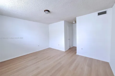 1357 Collins Ave # D3, Miami Beach FL 33139
