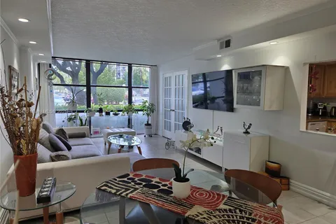 1000 Parkview Dr # 114, Hallandale Beach FL 33009