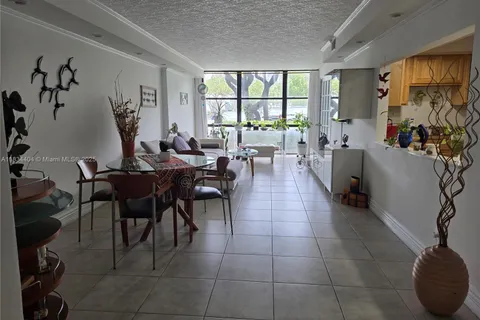 1000 Parkview Dr # 114, Hallandale Beach FL 33009