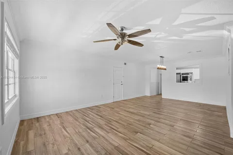 6381 SW 39th St, Miami FL 33155