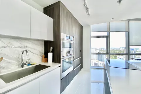 851 NE 1st Ave # 2802, Miami FL 33132
