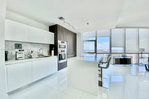 851 NE 1st Ave # 2802, Miami FL 33132