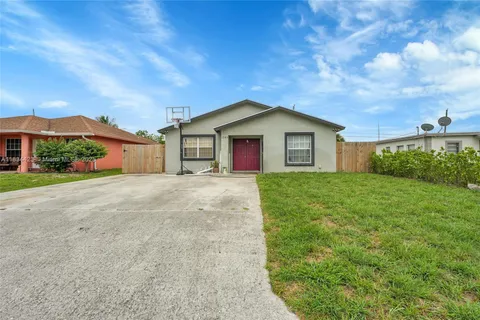 1303 W 6th St, Riviera Beach FL 33404