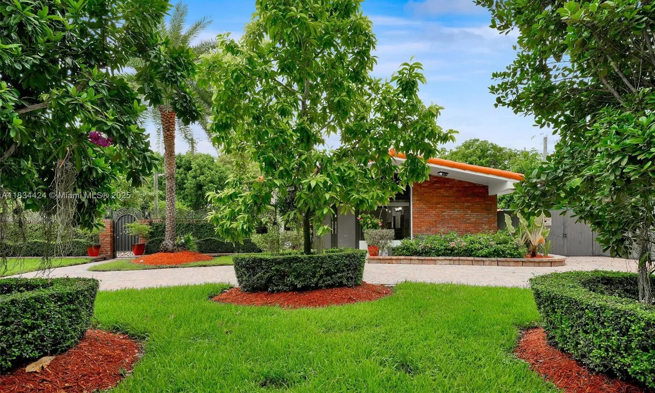 6820 SW 86th Ave, Miami FL 33143