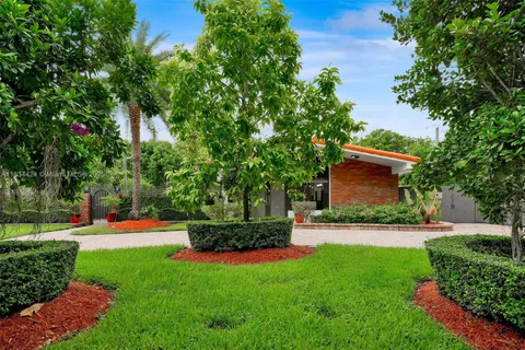 6820 SW 86th Ave, Miami FL 33143