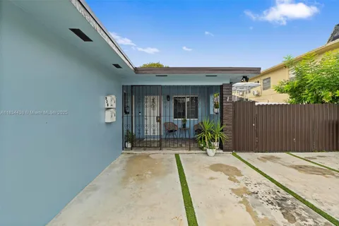 938 SE 12th St, Hialeah FL 33010
