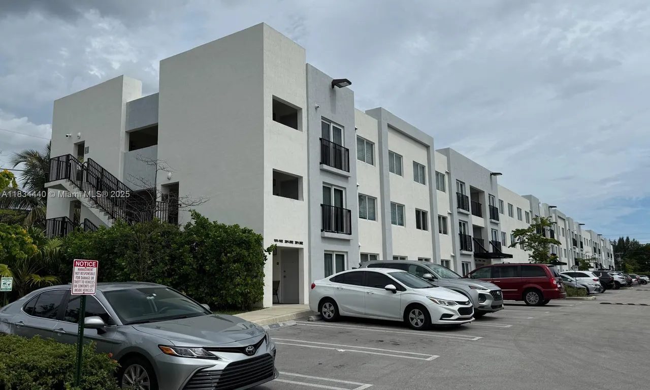14752 NE 6th Ave # 103, Miami FL 33161