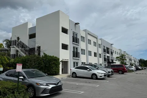 14752 NE 6th Ave # 103, Miami FL 33161