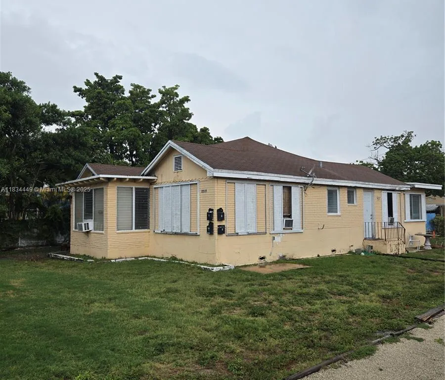 2215 Fillmore St # B, Hollywood FL 33020
