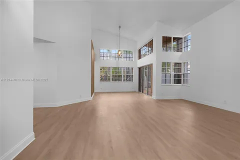 1525 Seabay Rd, Weston FL 33326