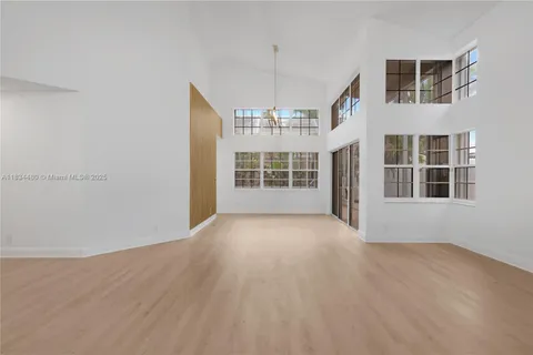 1525 Seabay Rd, Weston FL 33326