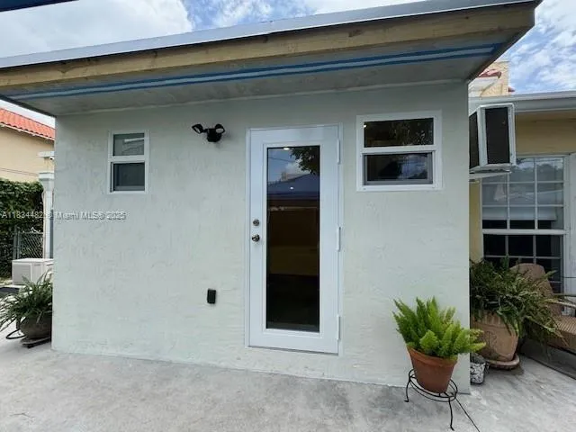 1617 NW 8th St # A, Miami FL 33125