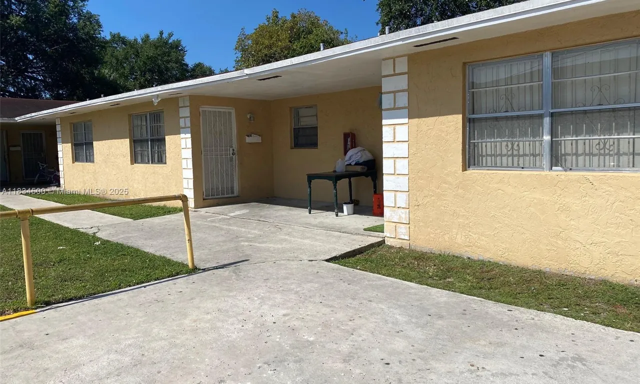 2154 NW 61st St # 1, Miami FL 33142