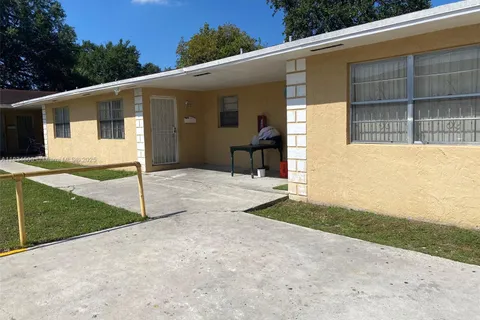 2154 NW 61st St # 1, Miami FL 33142