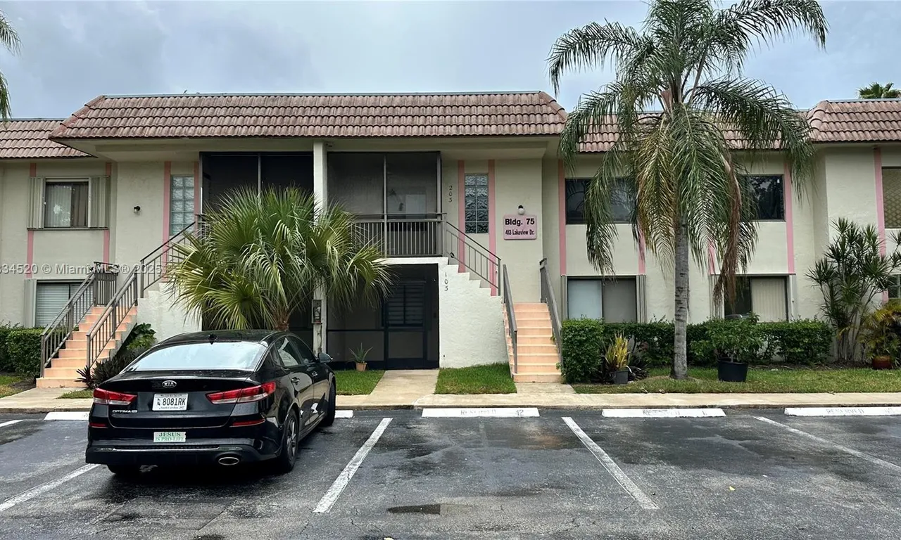 413 Lakeview Dr # 203, Weston FL 33326