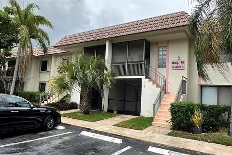 413 Lakeview Dr # 203, Weston FL 33326