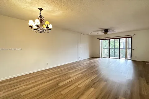 413 Lakeview Dr # 203, Weston FL 33326