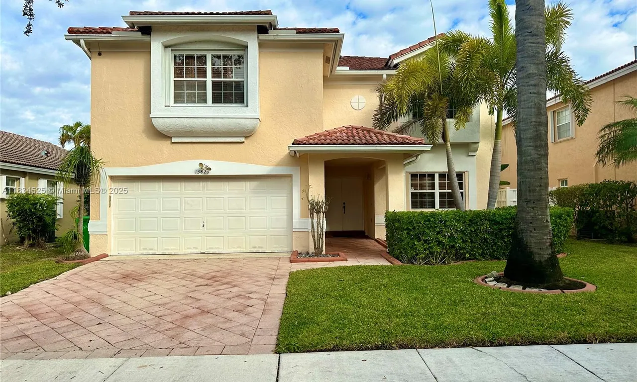 13825 NW 22nd St, Sunrise FL 33323