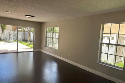13825 NW 22nd St, Sunrise FL 33323