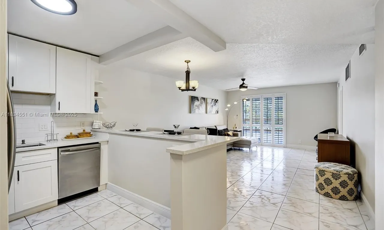 253 S Cypress Rd # 218, Pompano Beach FL 33060