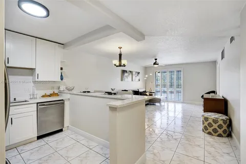 253 S Cypress Rd # 218, Pompano Beach FL 33060