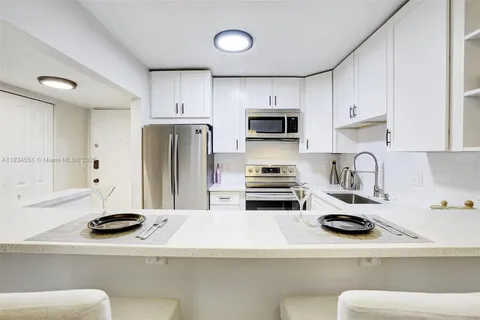 253 S Cypress Rd # 218, Pompano Beach FL 33060
