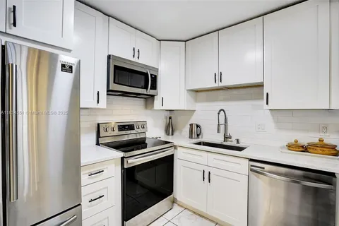 253 S Cypress Rd # 218, Pompano Beach FL 33060