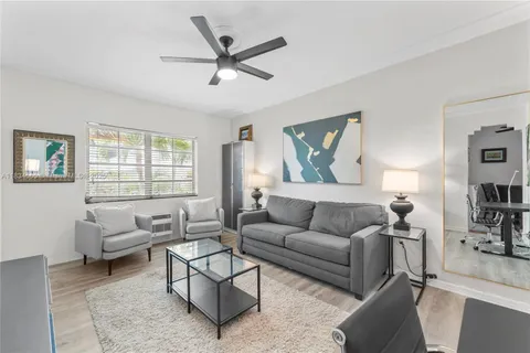 819 Meridian Ave # 5, Miami Beach FL 33139