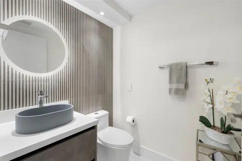 848 Brickell Key Dr # 2705, Miami FL 33131