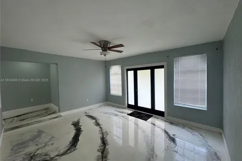 115 Sierra Dr, Miami FL 33179