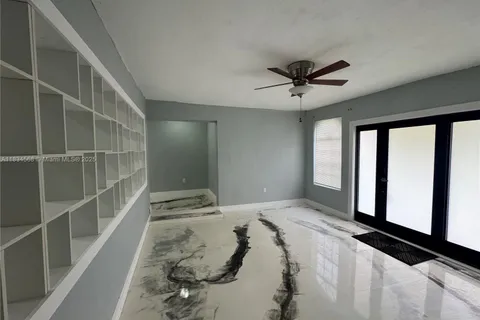 115 Sierra Dr, Miami FL 33179