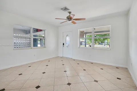 700 NE 47th St, Oakland Park FL 33334