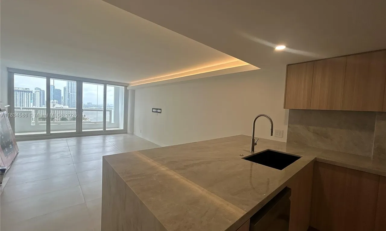 1717 N Bayshore Dr # 2539, Miami FL 33132